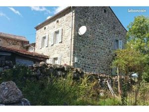 À vendre – Maison en pierre de 110 m² avec jardin et combles aménagés