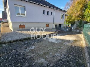 Maison de plain-pied sur-élevée par un sous-sol 125 m² sur 4 66 ares de terrain.