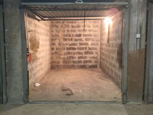 Particulier vend box fermé quartier conception en sous sol