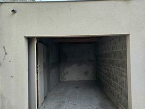 Garage box sécurisé 13m carrés