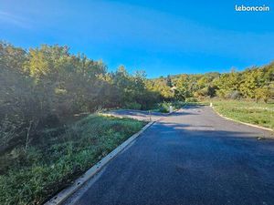 Terrain 560 m² Greasque