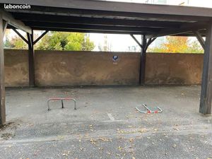 Parking couvert à louer