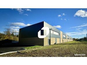 Local d'activité 2 366 m²