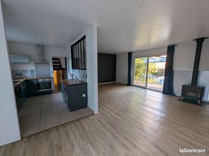 Maison 6 pièces  144 m². Piscine et terrain de 1140 m²