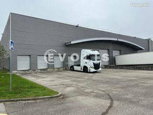 Local d'activité 2 051 m²