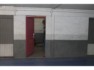 Box moto 14m2 + 1 place de parking
