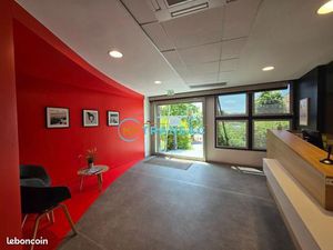 Local bureaux 1 368 m²