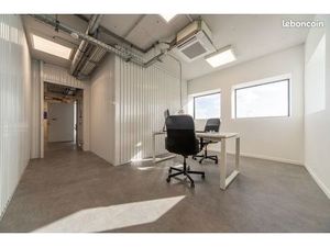 Locaux d'activités / Bureaux à louer à VÉLIZY