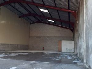 Hangar à louer 200 m2 - 750 Euros à ST Hilaire de Brethmas 30560