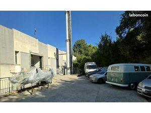 Local d'activité 148 m²