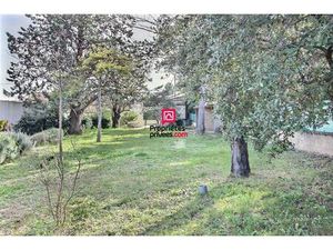 Terrain Constructible Tavel 470 m² - 99 000 Euros -