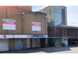 Parking fermé à louer