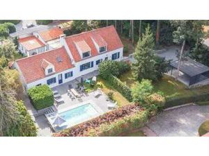 Villa avec dépendances et piscine