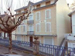 Ancien Hôtel à réhabiliter dans une station thermale des Hautes Pyrénées
