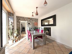 Maison en pierre au coeur du village