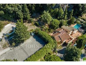 Villa avec tennis sur un grand terrain - Biot