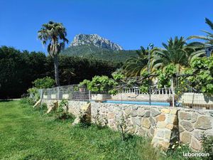 Propriété 8 pièces 266 m²