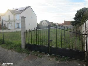 Terrain constructible  1067 m2 dans quartier résidentiel prisé à Brunoy
