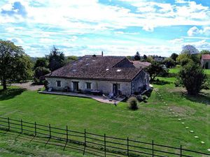 Charmante ferme en pierre avec 3 gîtes  piscine et grange – Proche d’Eymet