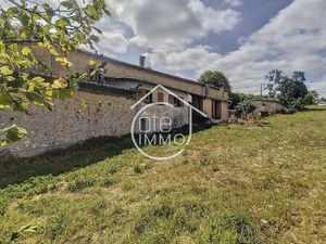 Les Lèves : sur hauteur  maison du pays 114 m² à rénover dépendances sur 4247 m²