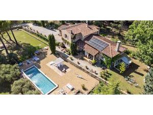 Propriété avec piscine et jardin La Roquebrussanne (83)