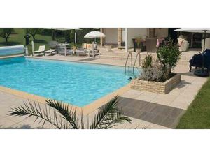 Propriété avec piscine et jardin Gannat (03)