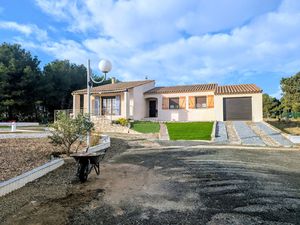 Maison plain pied avec grand terrain  piscine et garage