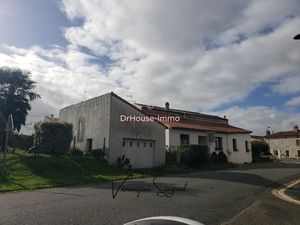 Vente maison 14 pièces 414 m² à Puy-de-Serre (85240)  242 500 €