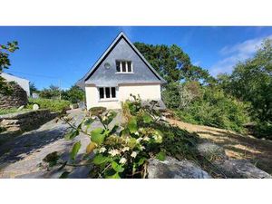 Maison des années 70 dans un cadre verdoyant  3 chambres  garage et accès à la plage à...