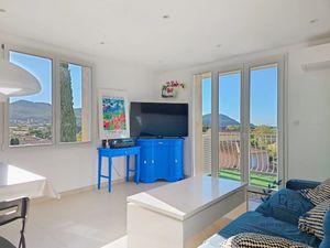 Vente appartement 3 pièces 61 m² à Saint-Cyr-sur-Mer (83270)  334 000 €