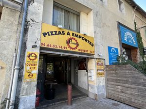 Sommières - Local commercial 75m2