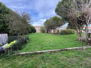 Vente terrain 800 m² à Fleac (16730)  61 600 €