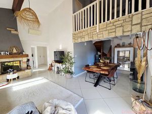 Villa 6 pièces 130m² avec dépendance.