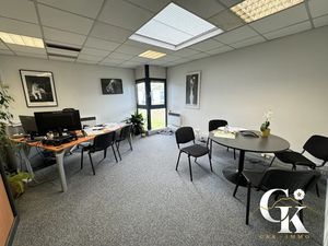 Vente locaux professionnels 455 m² à Meylan (38240)  578 760 €