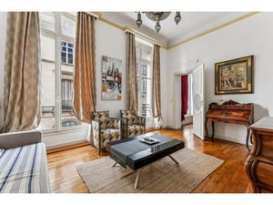 Location meublée appartement 3 pièces 72 m² à Paris 1er (75001)  4 000 €