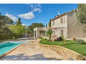 Maison moderne 6 pièces 180 m² avec piscine sur 3700 m² de terrain !