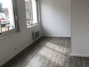 Appartement F1 à louer - 1 pièce - 24 m2 - Coignieres - 78 - ILE-DE-FRANCE