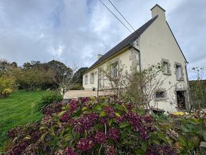 Maison à Plaintel   grand terrain de 6130m²