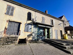 Vente propriété 12 pièces 330 m² à Vaumas (03220)  81 000 €