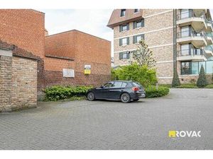 Staanplaats voor 2 wagens en berging