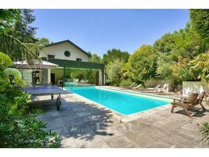 Maison de luxe de 5 chambres en vente à Bougival  Île-de-France