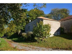 Corps de ferme avec de multiples dépendances  niché en hauteur sur env . 6Ha