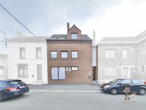 Maison à vendre avec garage et terrasse   Mont-sur-Marchienne (VBD49261)