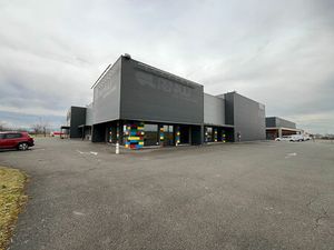 Local d'activité 706 m² à vendre ? Argancy  dépôts chauffés  bureaux équipés  porte sectio