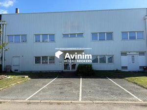 Entrepot de 1230m² avec 350m² de cour privative HSP de 7m