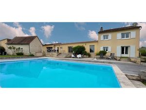 Vente maison 8 pièces 250 m² à Saint-Sauveur (86100)  383 700 €