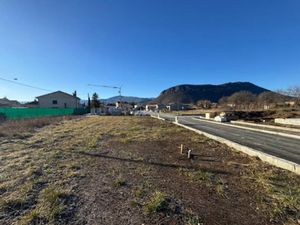 Vente terrain 400 m² à Laragne-Montéglin (05300)  59 000 €
