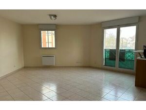 Location appartement  50.12 m² T-2 à Voisins-le-Bretonneux  842 €