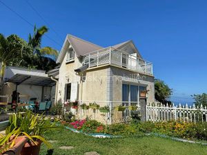 Maison traditionnelle de 115 m² à Les Avirons