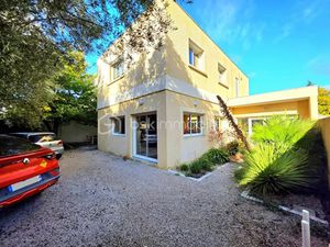 Vente immeuble 8 pièces 261 m² à Pierrelatte (26700)  435 000 €